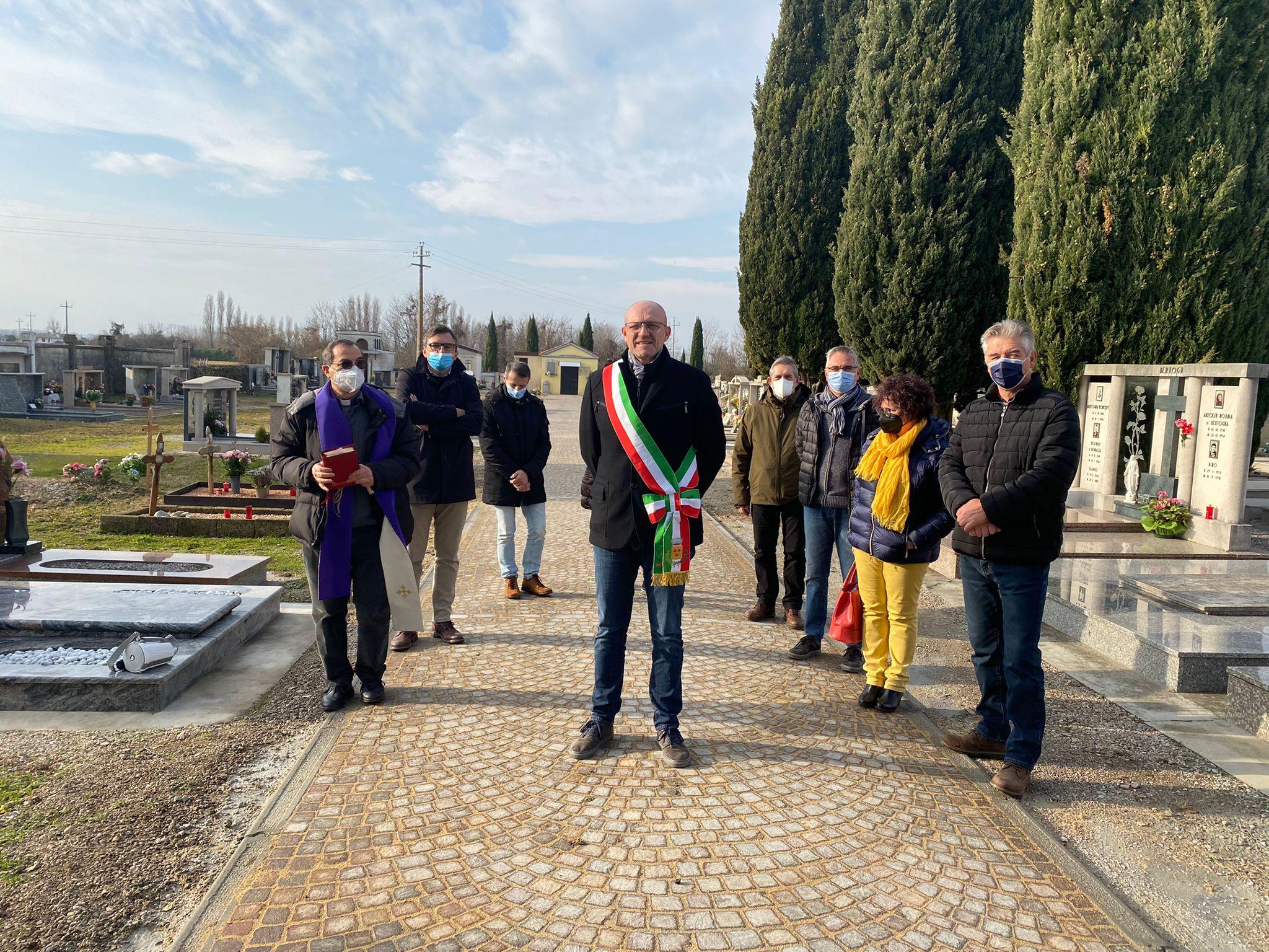 Immagine per Nuovi vialetti al cimitero di San Canzian, 40mila euro per l'accessibilità del camposanto